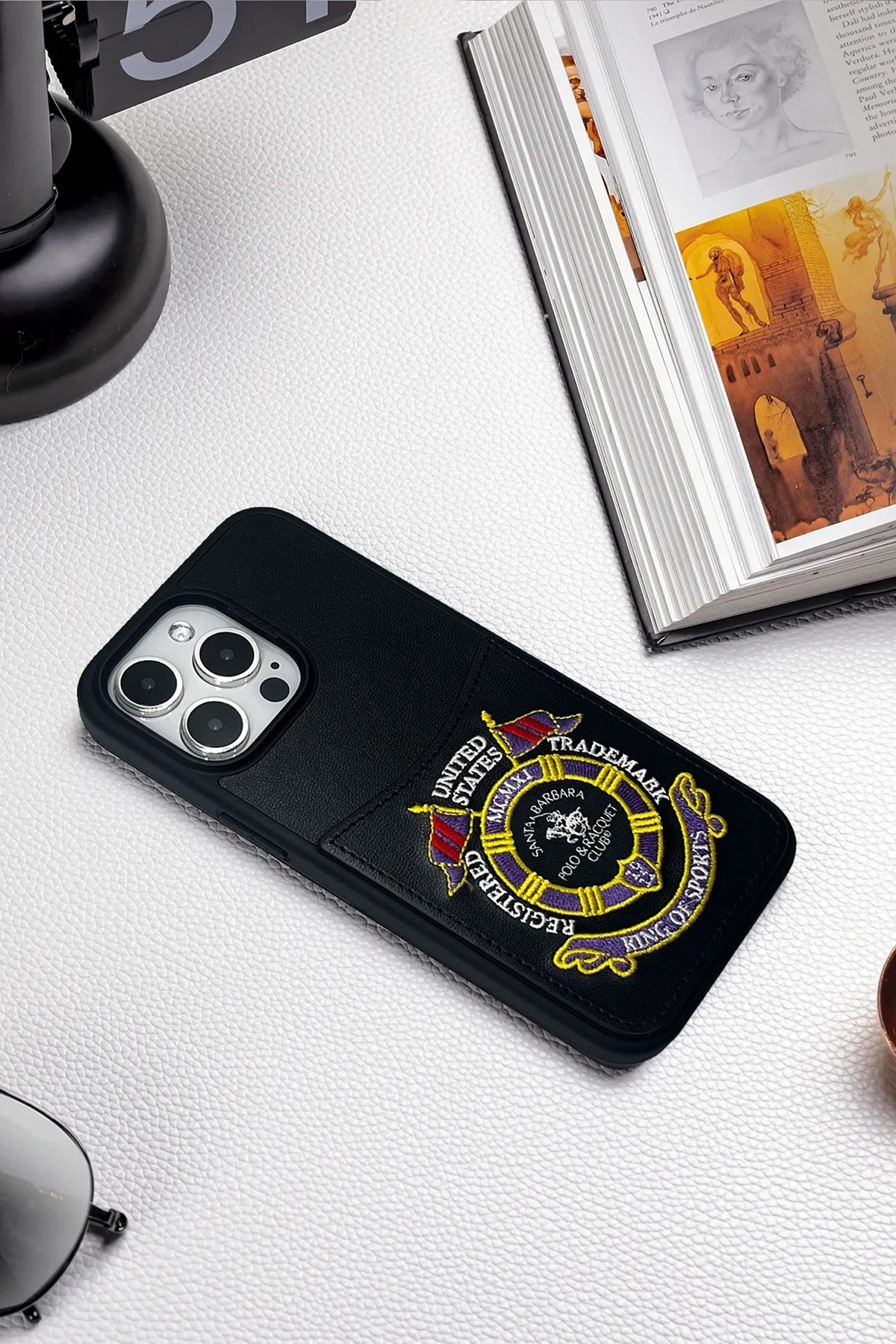 Santa Barbara Polo Racquet Club iPhone 15 Abner İçi Süet Nakış Desenli Kartvizitli Kılıf