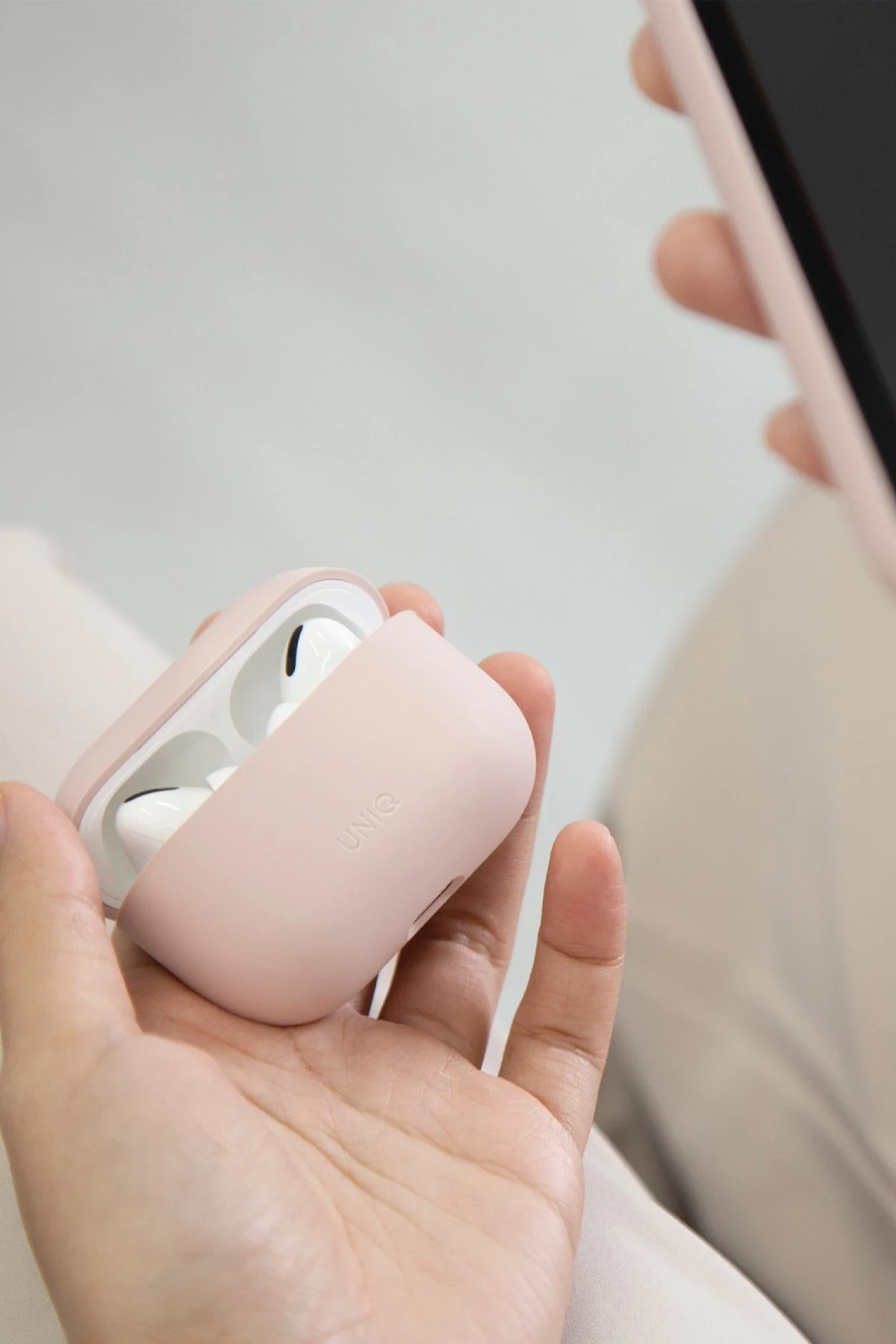 Uniq Airpods Pro 2 (2.nesil) Lino Silikon Kılıf