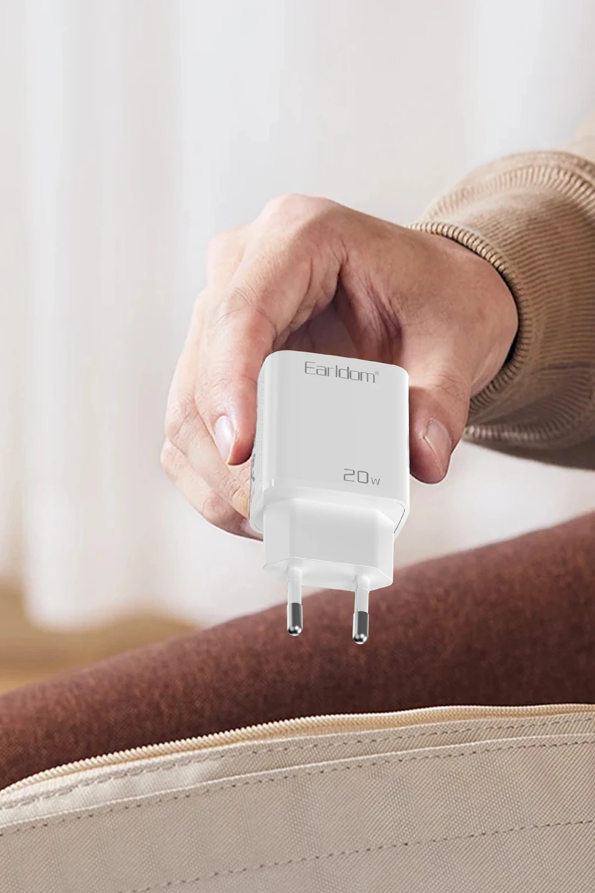 Earldom EU50 20W Type-C ve 20W Lightning Çıkışlı PD Hızlı Şarj Aleti