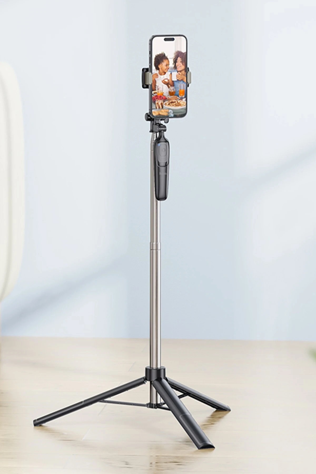 Hoco. K19 1.57M Broadcast Holder Selfie Çubuğu