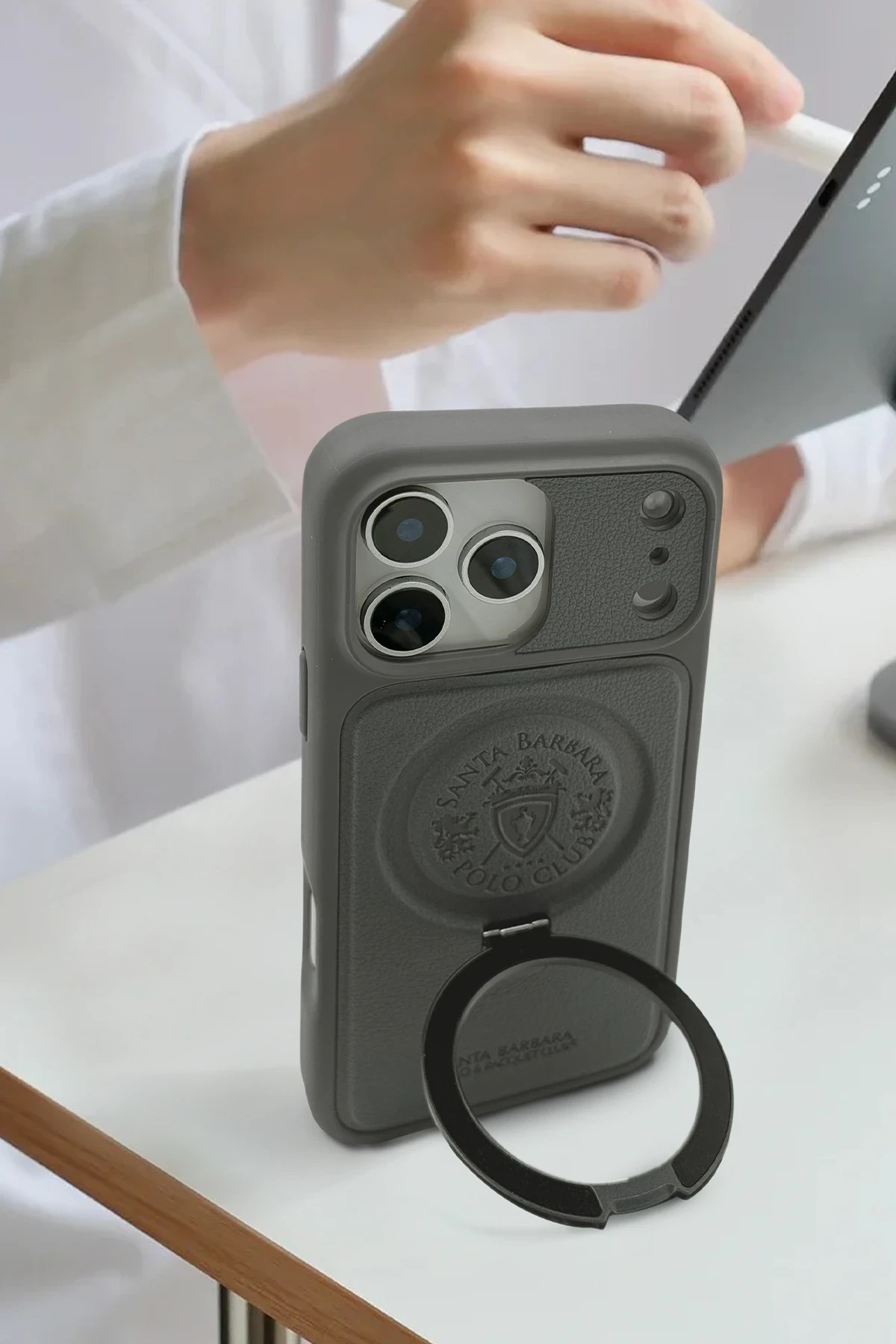Santa Barbara Polo Racquet Club Apple iPhone 17 Primo Magsafe Stand Kapak