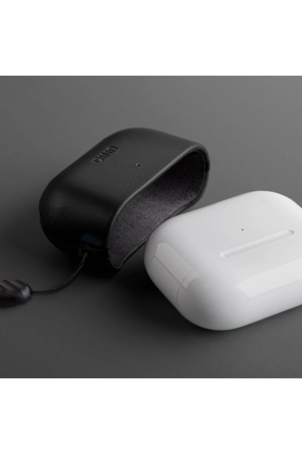 Uniq Airpods 3 (3.nesil) Terra Genuine Deri Kılıf