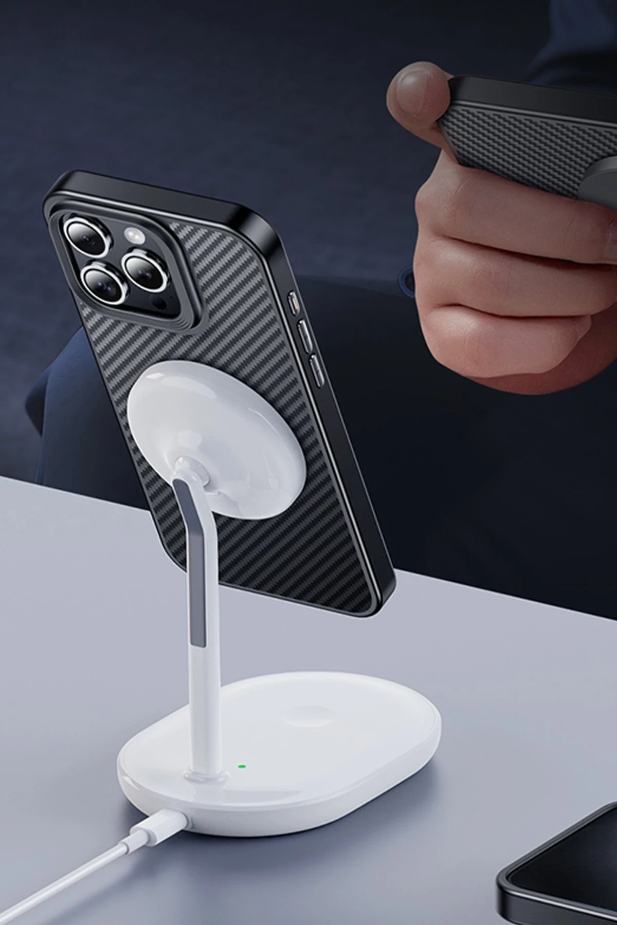Hoco. iPhone 15 Pro Max Knight Kevlar Magsafe Kapak