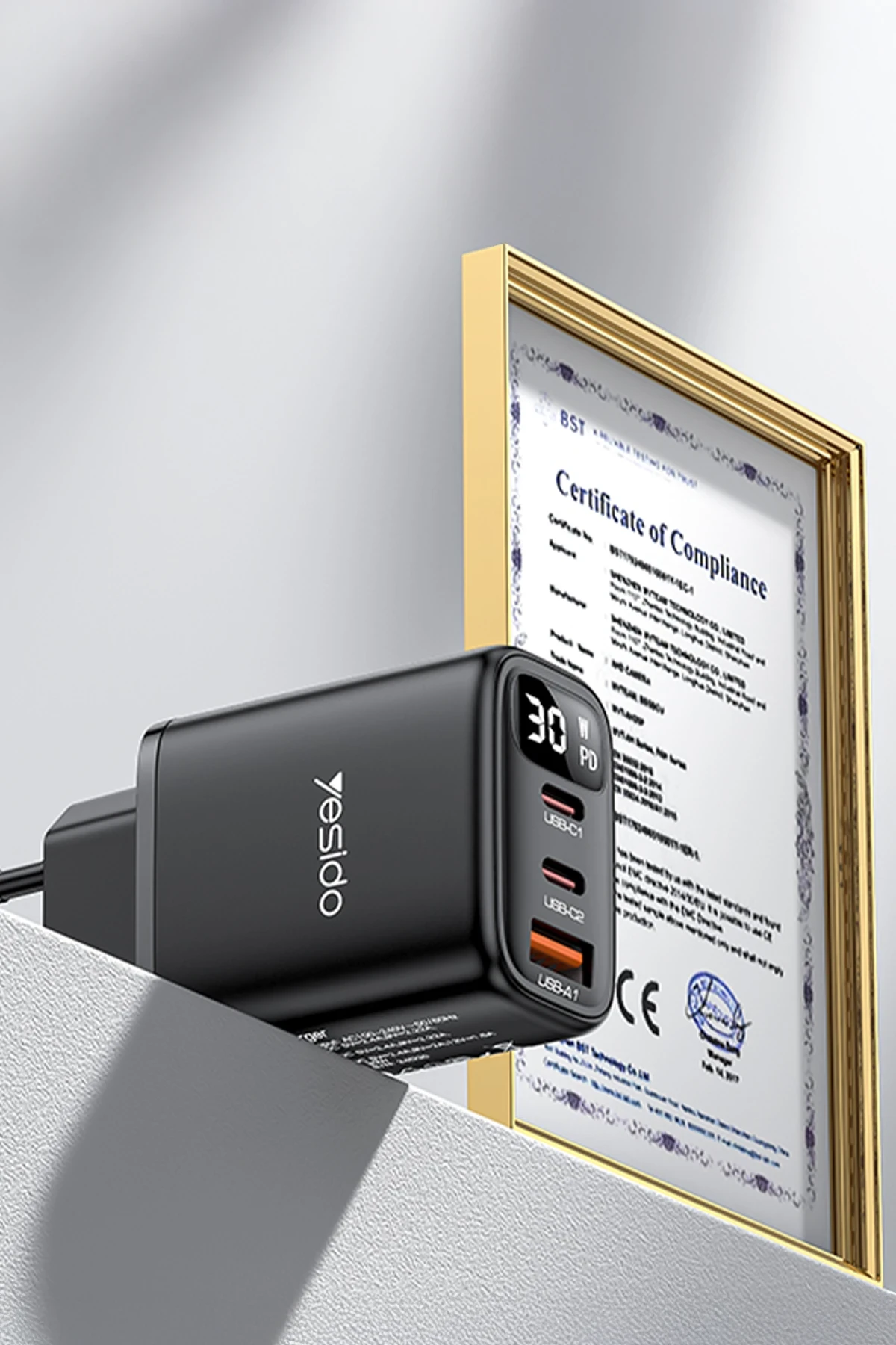 Yesido YC69 Dijital Göstergeli 1 Adet 30W USB ve 2 Adet 30W Type-C Çıkışlı PD Hızlı Şarj Cihazı