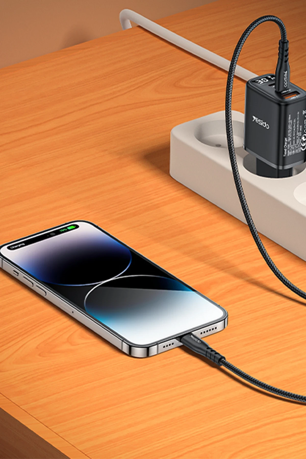 Yesido YC69 Dijital Göstergeli 1 Adet 30W USB ve 2 Adet 30W Type-C Çıkışlı PD Hızlı Şarj Cihazı