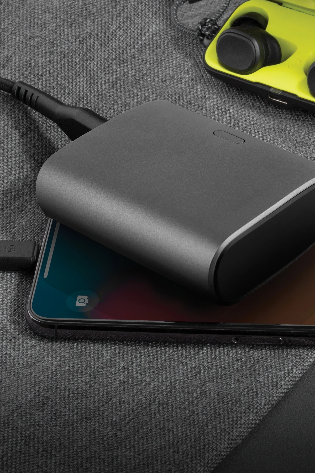 Energea ComPac 35 10.000 mAh Dijital Göstergeli 35W Type-C Çıkışlı 22.5W USB Çıkışlı PD Hızlı Şarj Powerbank